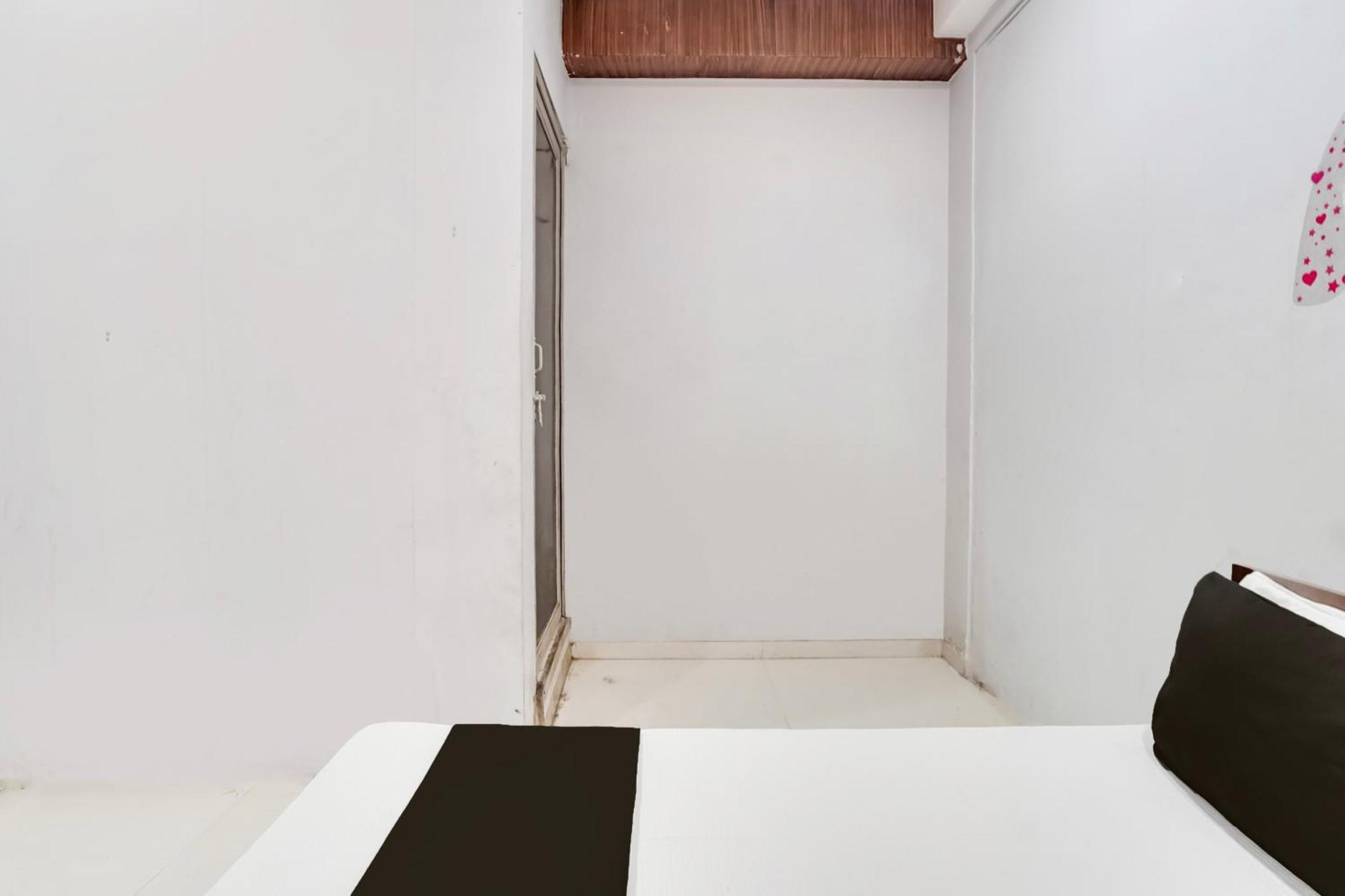 Hotel O Day Night Rooms 苏拉特 外观 照片