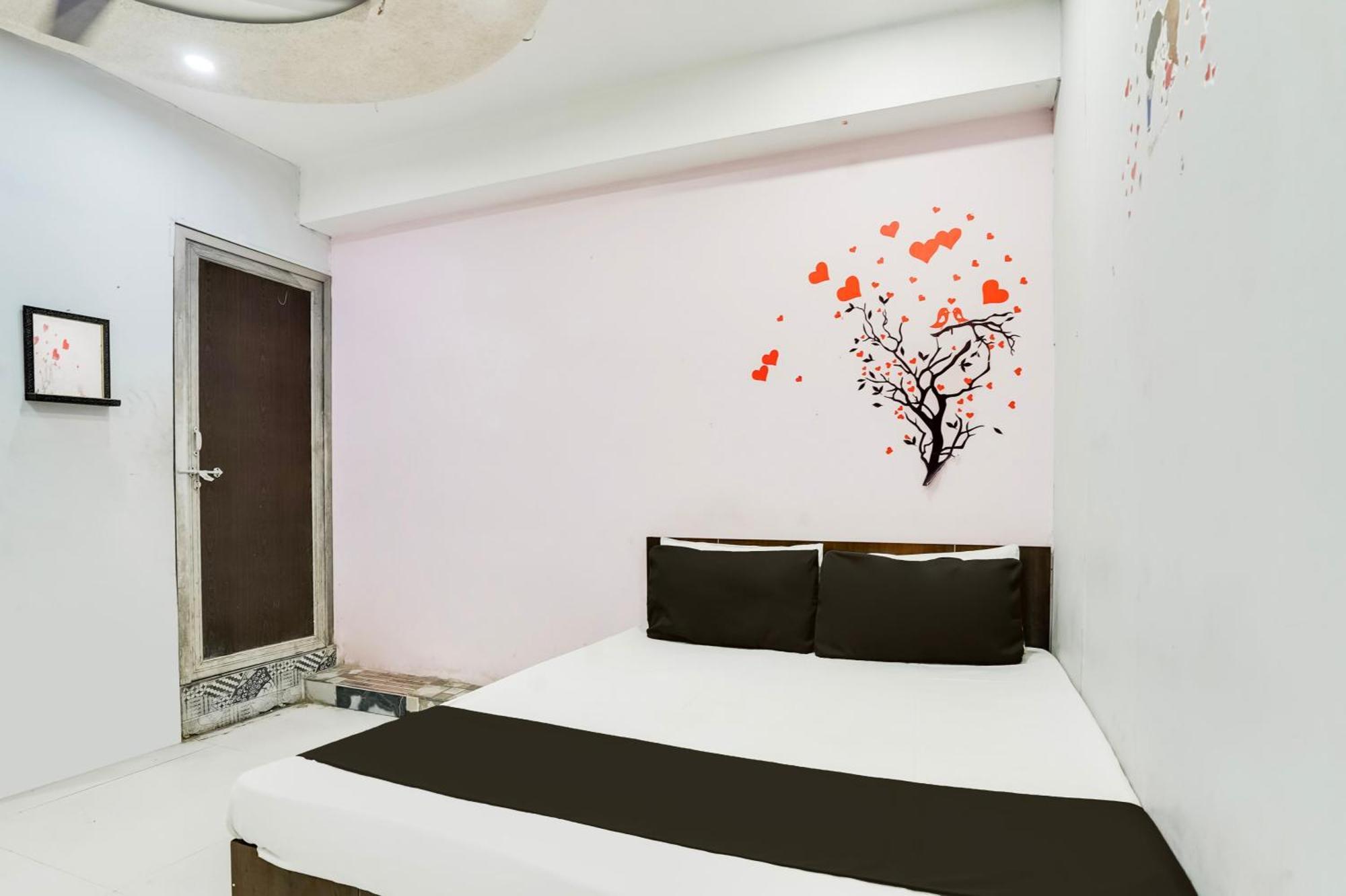 Hotel O Day Night Rooms 苏拉特 外观 照片