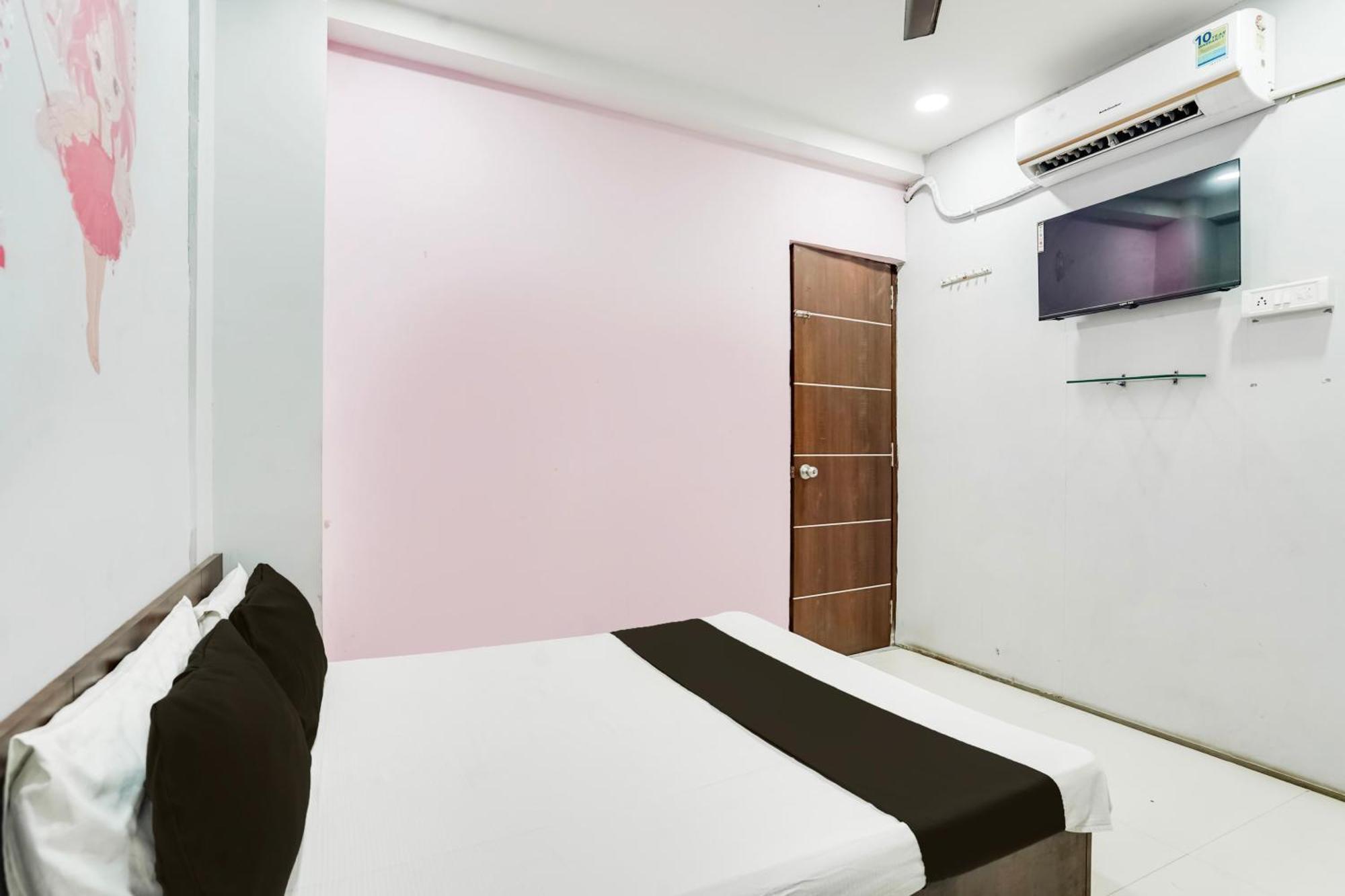 Hotel O Day Night Rooms 苏拉特 外观 照片